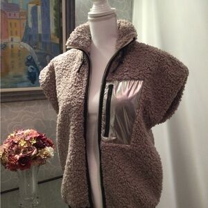 Stylish and Sporty Sherpa Vest